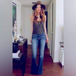 7 for All Mankind Medium Melrose Dojo Wide Trouser Size 25
Medium wash